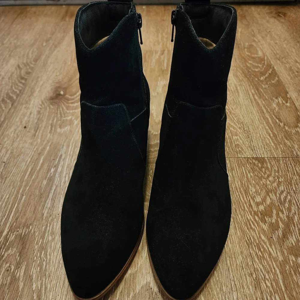 Amazon Essentials Women's Black Ankle Boots